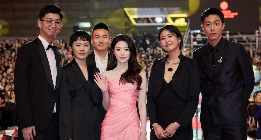 I-DLE 舒華進軍大銀幕！《幸福快樂的日子》釜山亞洲首映惹哭影迷 海雲台見面會狂吸3000粉到場支持